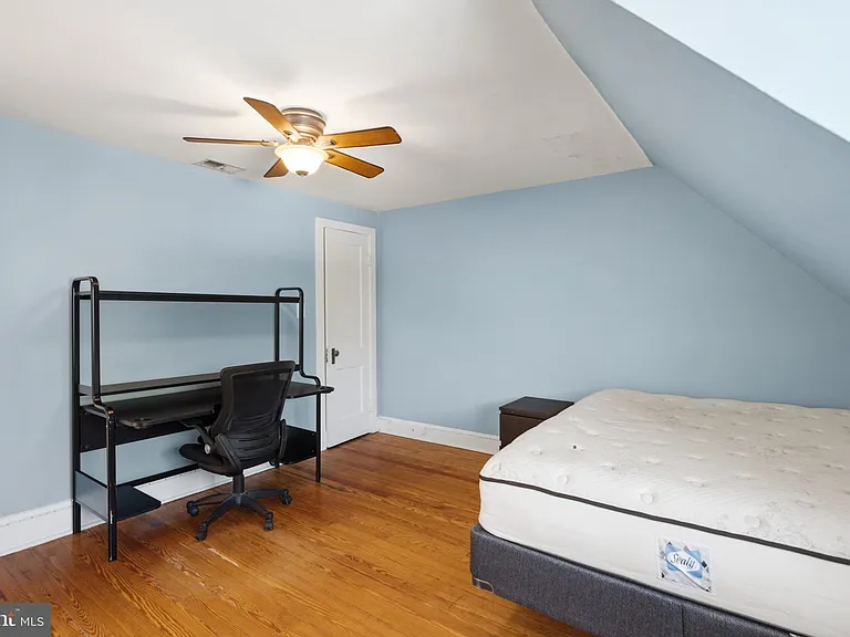 214 E University Pkwy — Photo 41