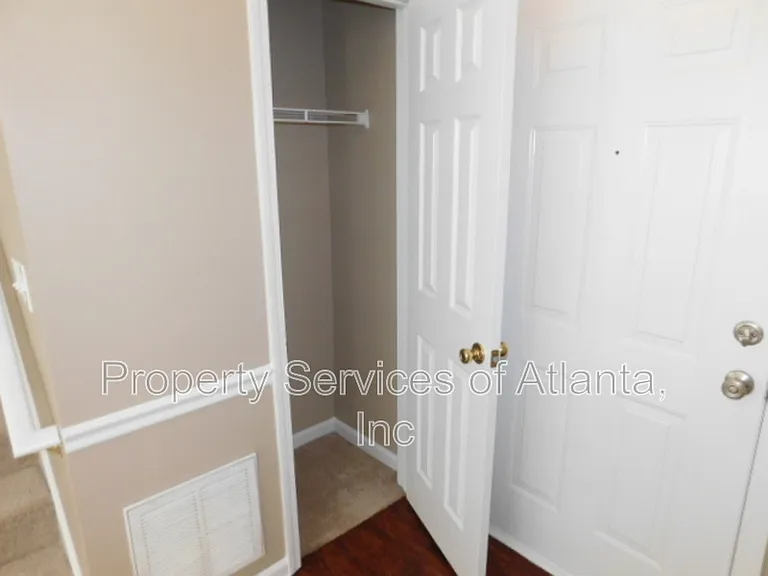 311 Windcroft Cir NW — Photo 4