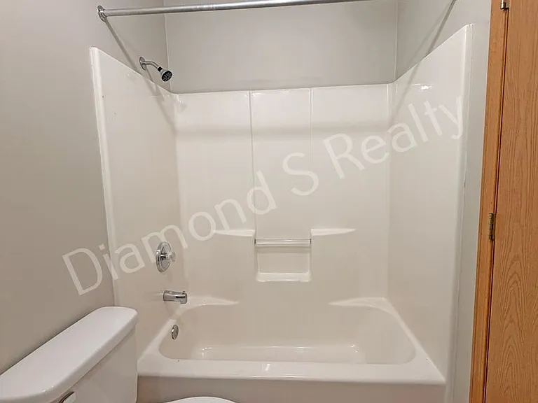 1442 / 1444 W Rainey Duplex — Photo 19