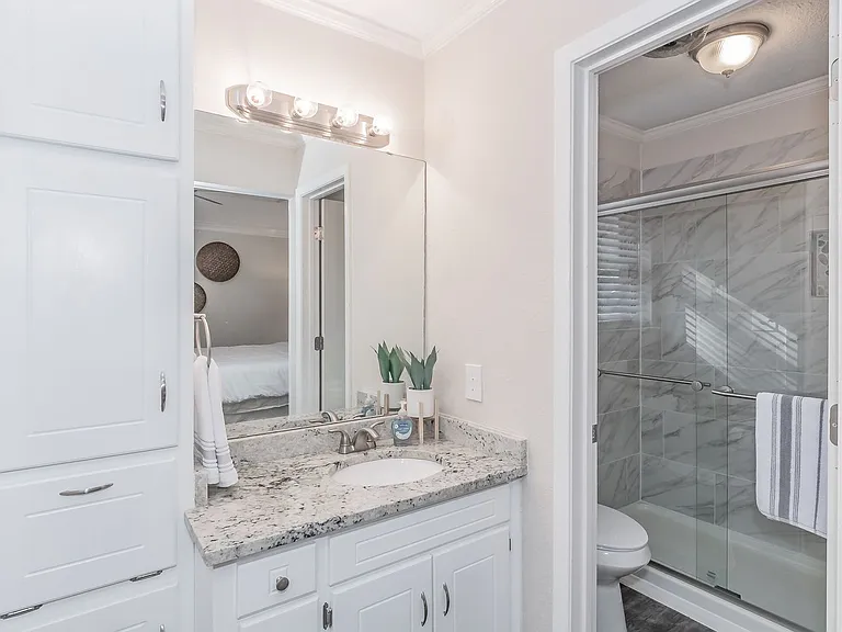 340 Gloria St — Photo 22