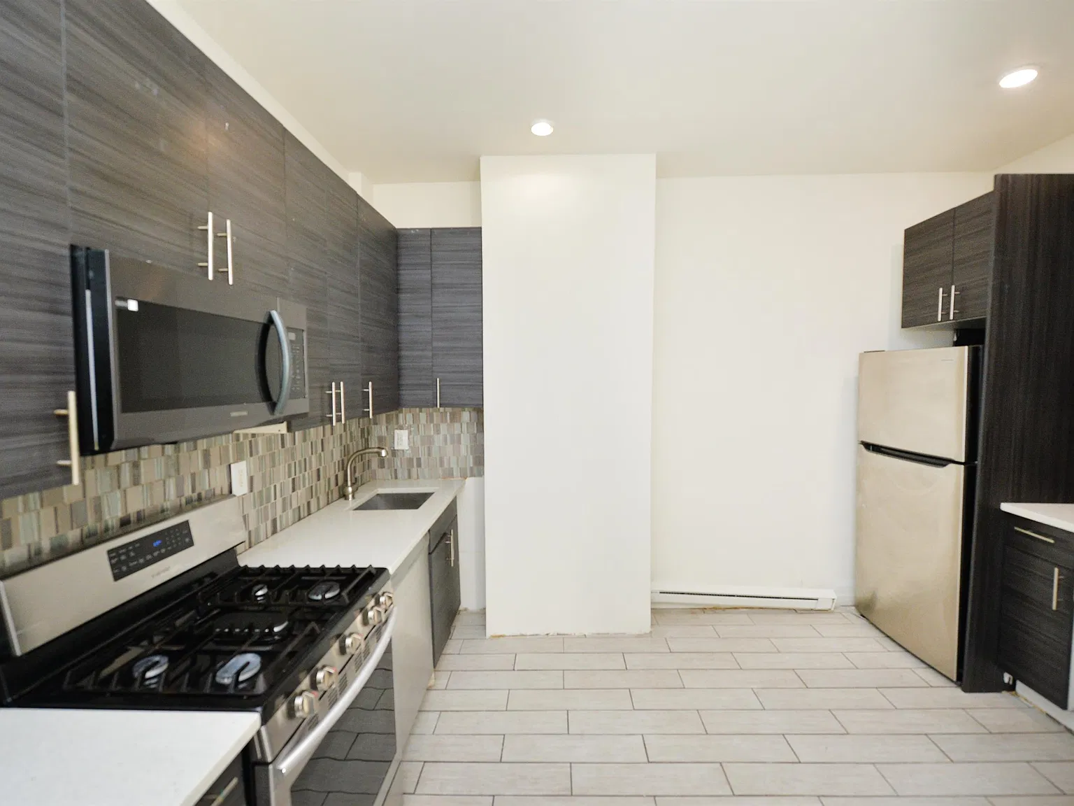 2 bed, 1.0 bath, $2,100 — Photo 4