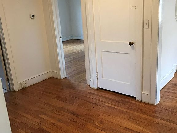 3rd image of 107 Lester St