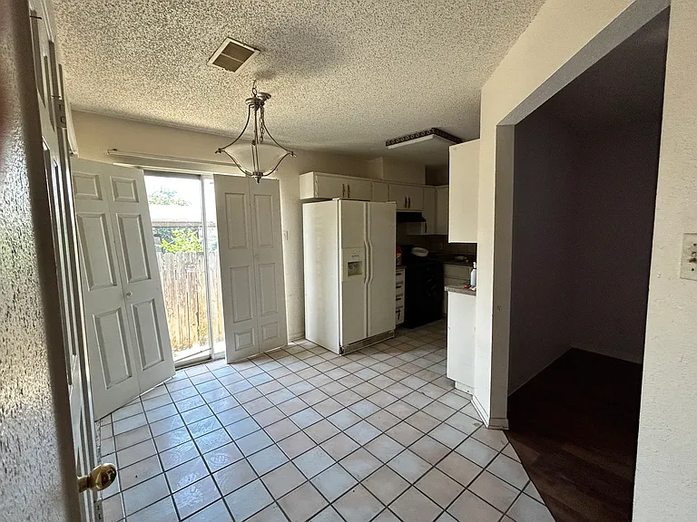 11205 Selma Dr — Photo 8