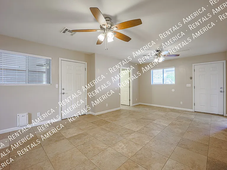 771 E Laredo St — Photo 6