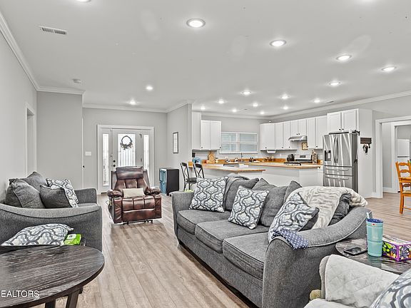 5th image of 2718 Greenway Dr