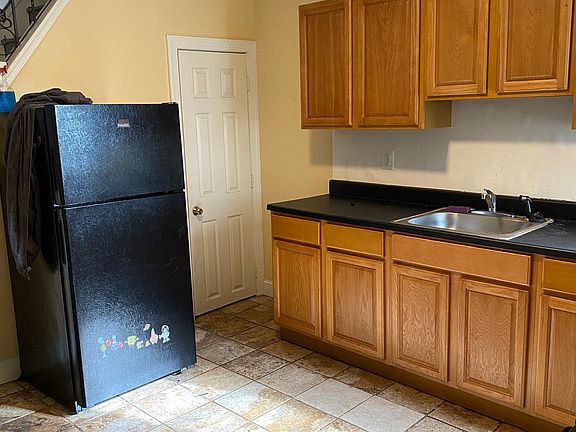 5th image of 3065 Coral St