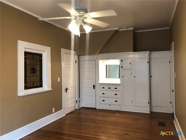 414 W San Antonio St — Photo 16