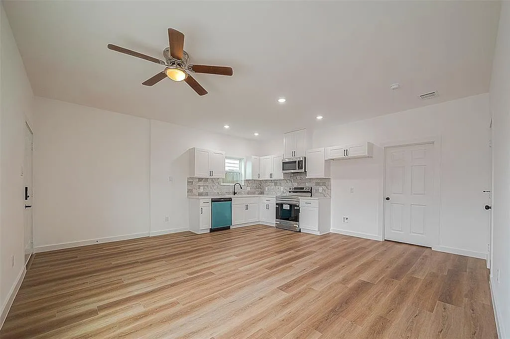 3 bed, 2.5 bath, 1190 sqft, $1,850 — Photo 4
