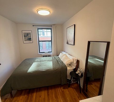 5th image of 165 Christopher St APT 4V