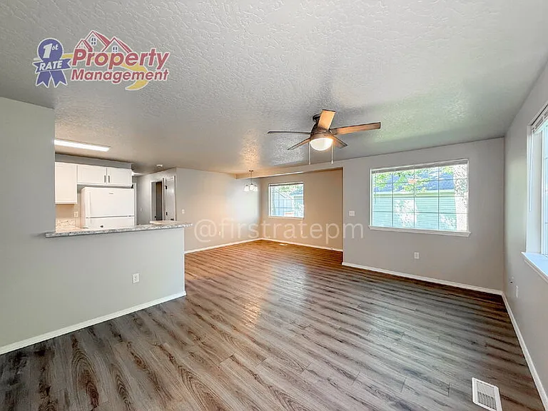 2183 S Stephen Ave #202 — Photo 4