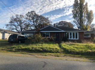 1049 SE 6th Ave, Oak Harbor, WA 98277