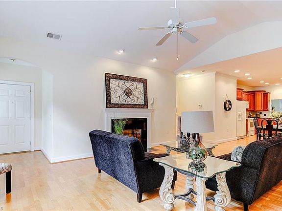 5th image of 8 Annalisa Dr