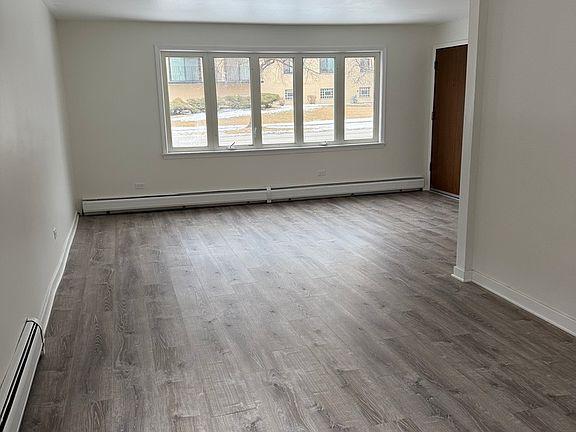 4th image of 10320 Mansfield Ave