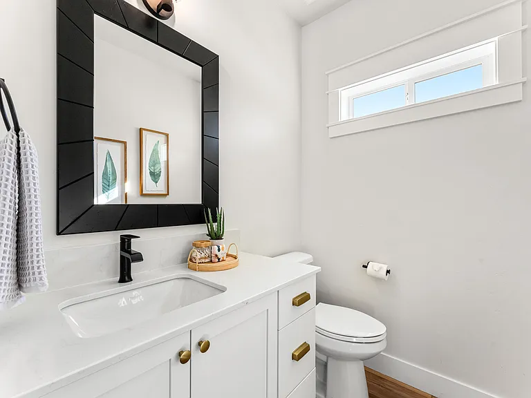4835 N Mitchell St — Photo 33