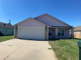 7017 SW Wheatfield Ln, Topeka, KS 66619
