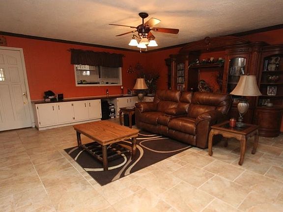 2nd image of 3826 Kensington Dr