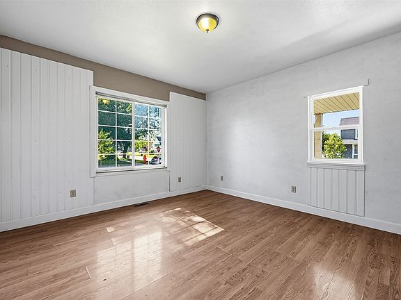 4th image of 302 W 5th St