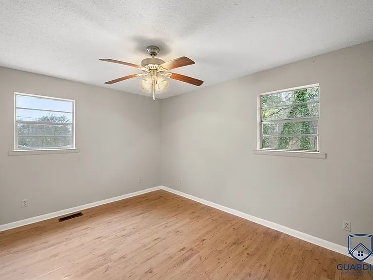 415 Hill St — Photo 11