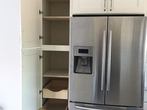 4th image of 3219 Urzi Dr
