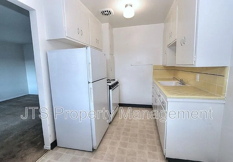 4439 V St #5 — Photo 32