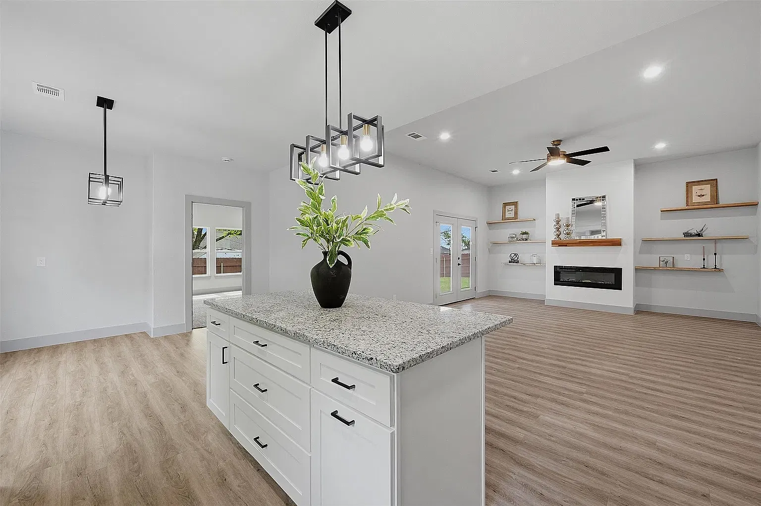 4 bed, 1843 sqft, $2,300 — Photo 3