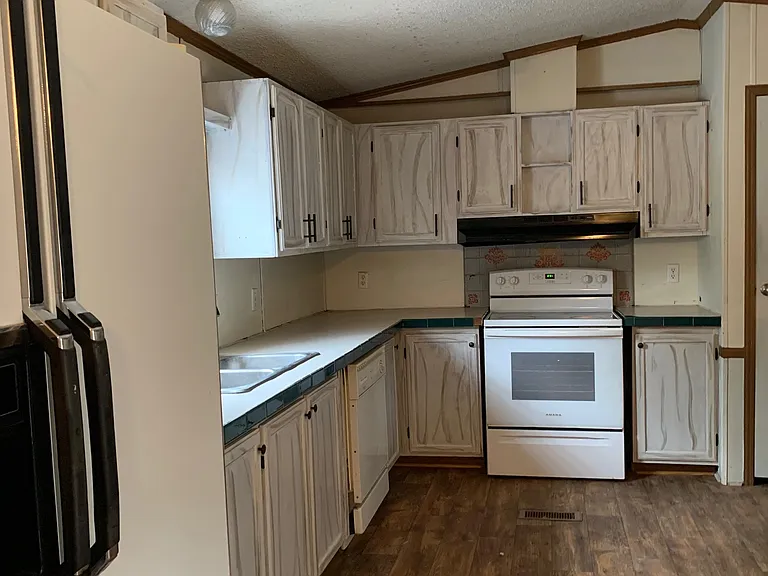 1854 Covington Ln NE — Photo 5