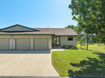 825 33rd Ave SW APT D, Minot, ND, 58701