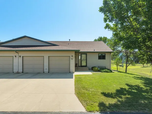 825 33rd Ave SW APT D, Minot, ND 58701
