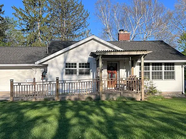 1017 Pearl St, Belding, MI 48809