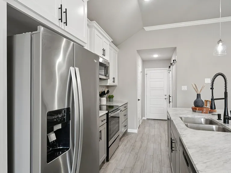 2605 Langford St — Photo 2