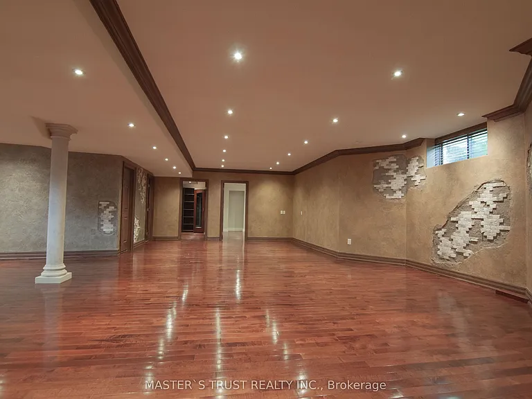678 Saint Nicholas Ct — Photo 43