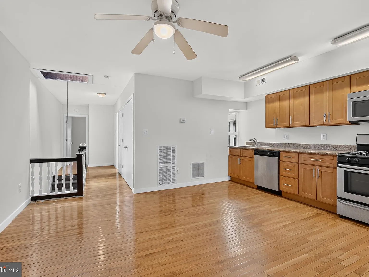 2 bed, 2.0 bath, 2688 sqft, $1,895 — Photo 3