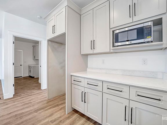 5th image of 649 Cheri Ct