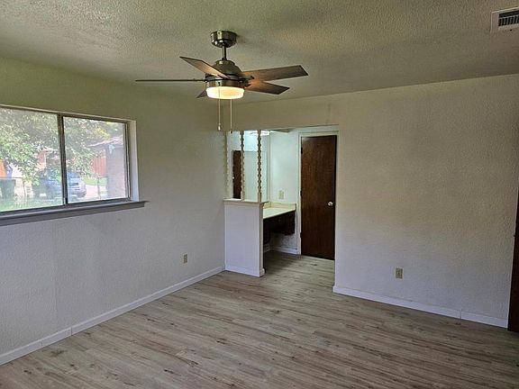 3rd image of 2513 N Glenbrook Dr