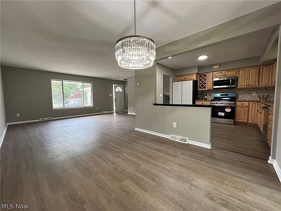 4th image of 24039 Noreen Dr