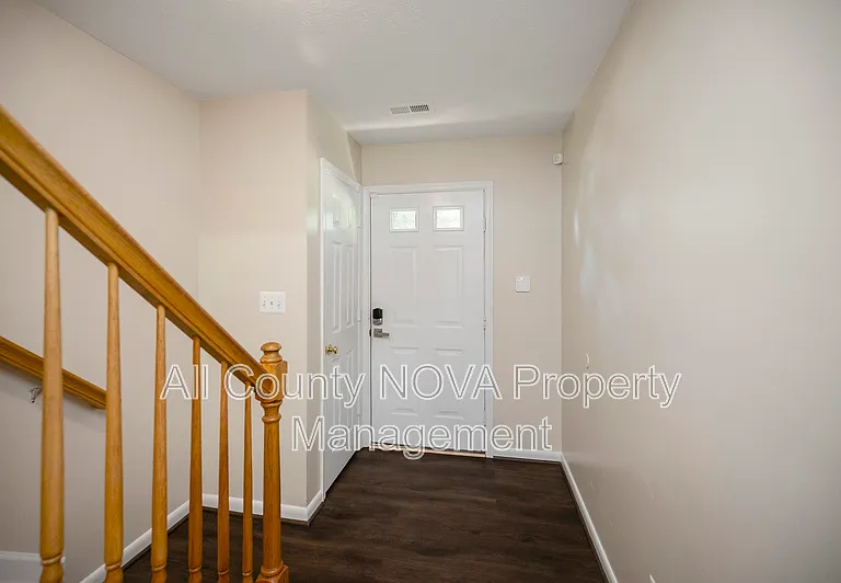 610 Kensington Dr — Photo 5