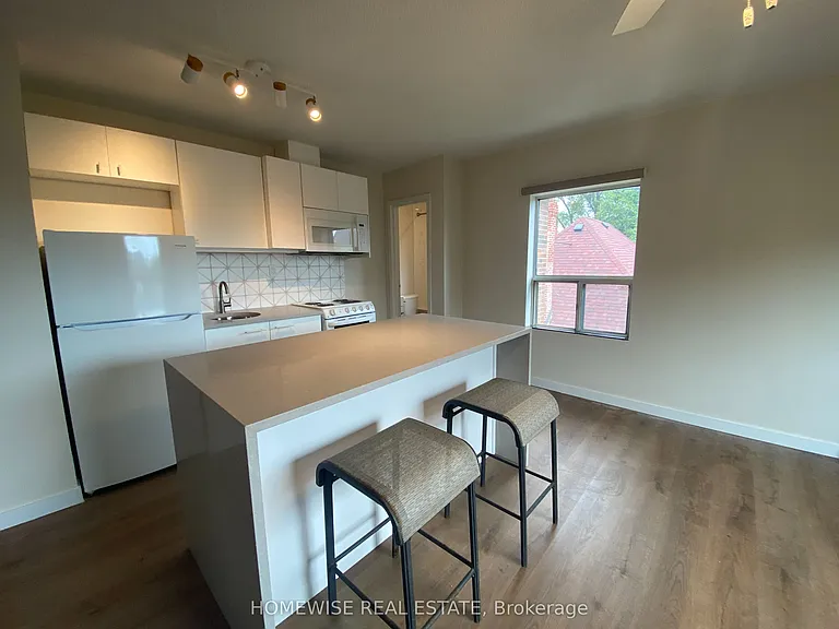 5 High Park Blvd #302 — Photo 6