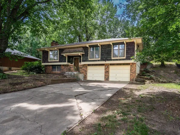 2309 SW 33rd St, Topeka, KS 66611