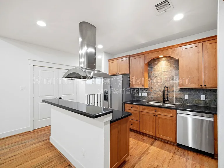 2323 Sperber Ln — Photo 26