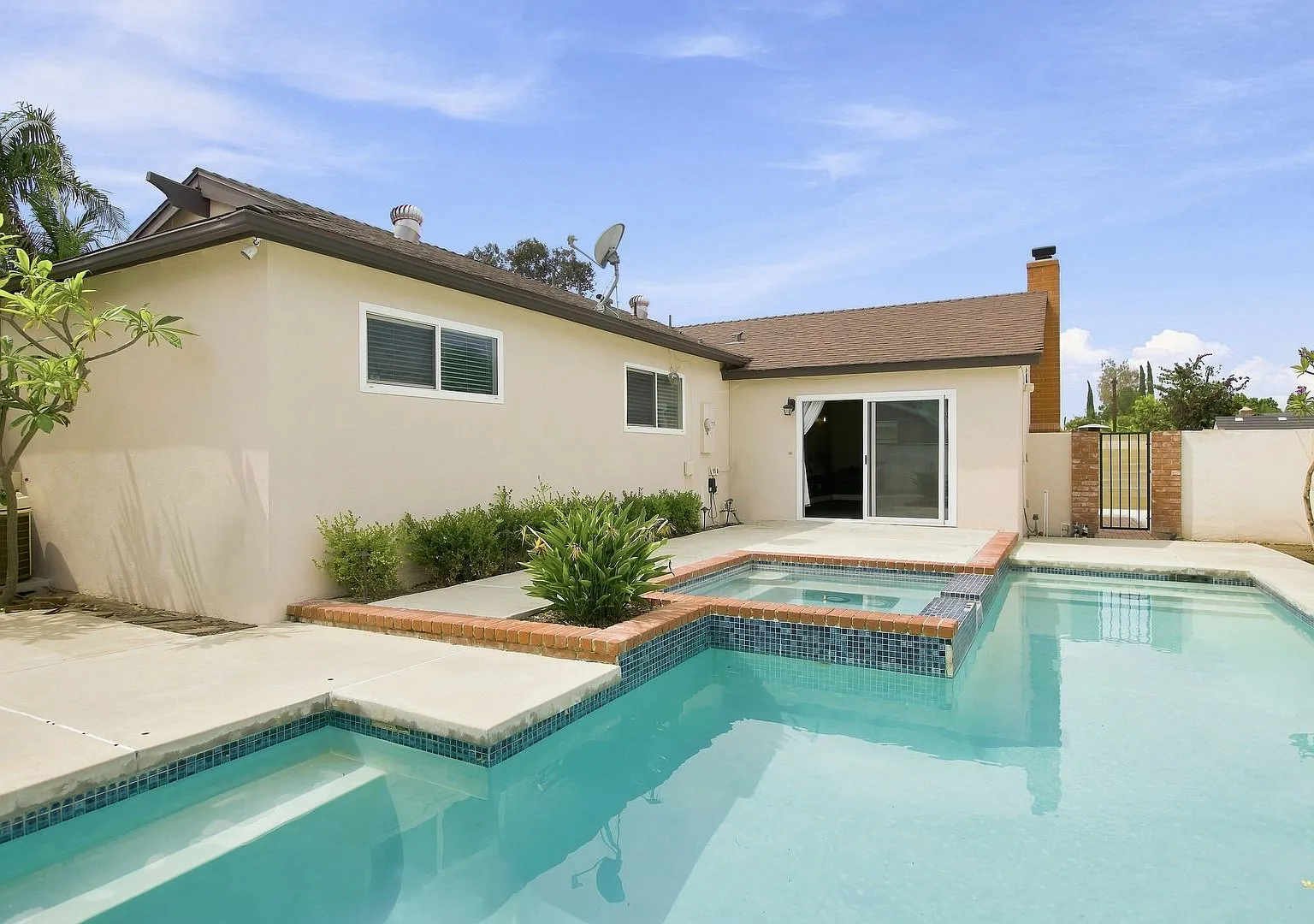 Splish Splash! West Anaheim 4br+Fam Rm Pool Home $4850mo — Photo 4