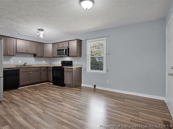 4th image of 516 Hillsboro St