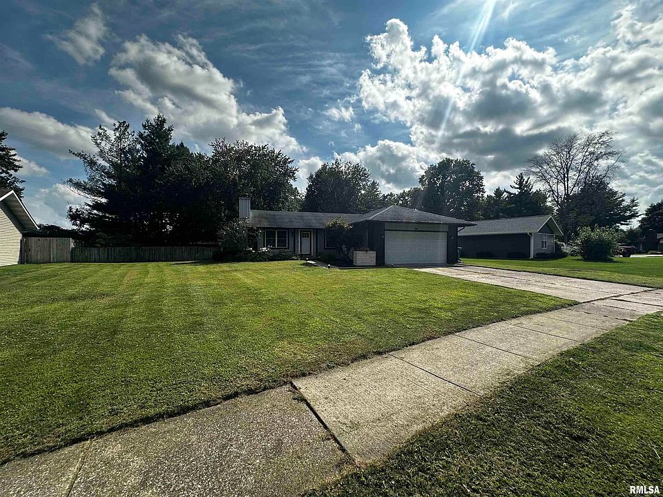 2nd image of 10 Leeds Dr