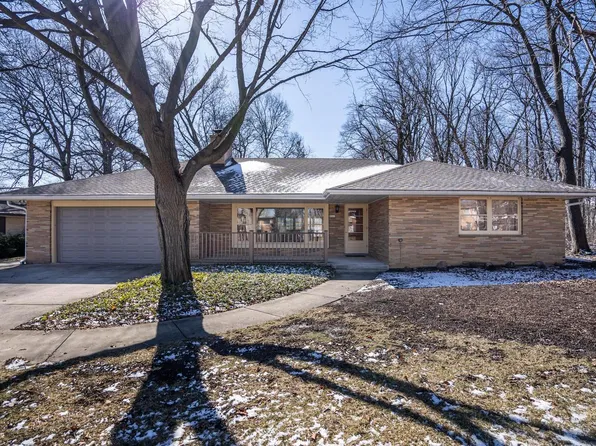 8531 West Howard AVENUE, Greenfield, WI 53228