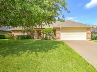125 Sandlewood Ln, Burleson, TX 76028