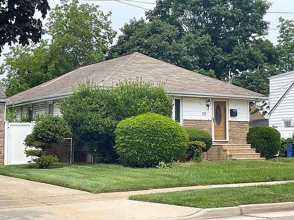 3rd image of 171 Allen St