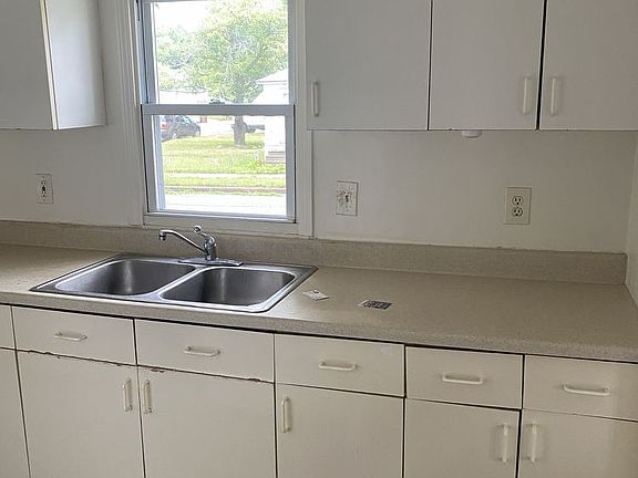 3rd image of 786 Pensacola Ave