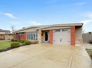 7952 W Bryn Mawr Ave, Chicago, IL