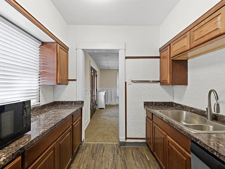 11115 Wade Park Ave — Photo 5