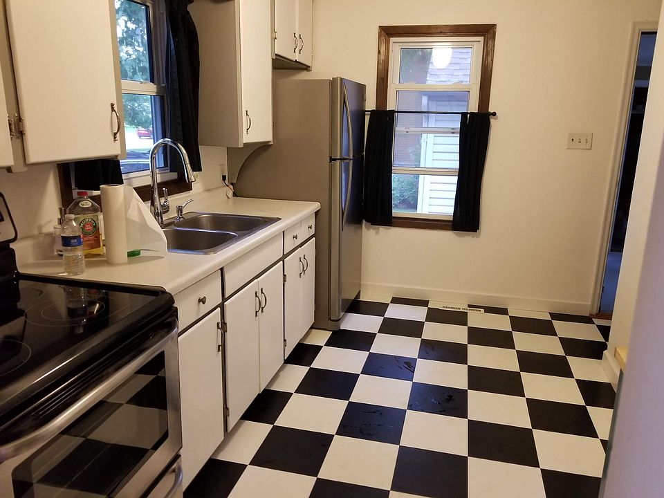 1st image of 776 Mississippi St NE