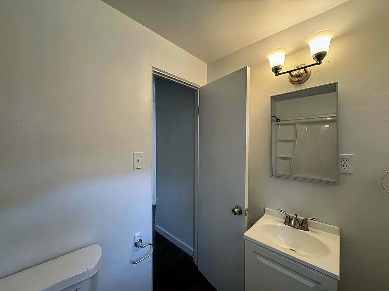 1413 Boston St — Photo 6